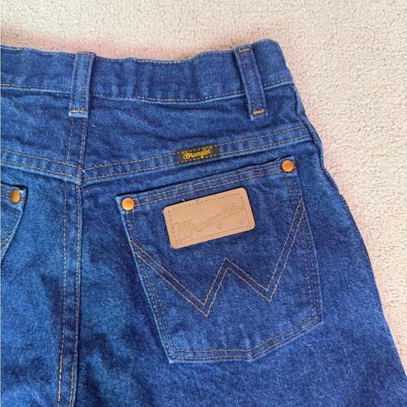 Wrangler Classic Blue Denim Shorts - Picture 3 of 9